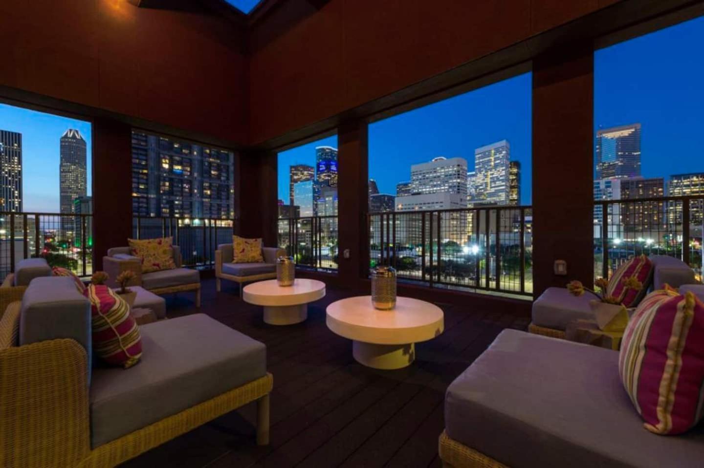יוסטון Downtown Apt Free Parking - Pool - Gym - Fully Kitchen מראה חיצוני תמונה